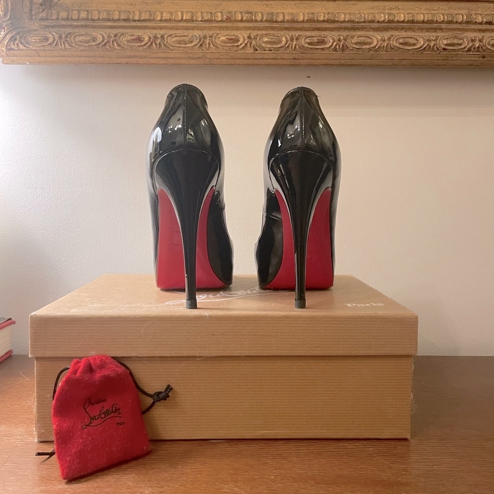Christian Louboutin Very Prive Size 38 patent leather pumps in Original Box